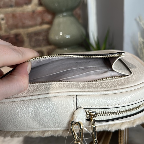 KATE SPADE ROSIE FAUX SHEARLING NORTH SOUTH ZIP PHONE CROSSBODY - Picture 17 of 17